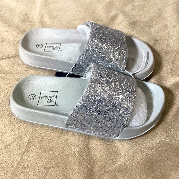 Extremely Me Silver Glitter Pool Slides - Picture 3 of 5